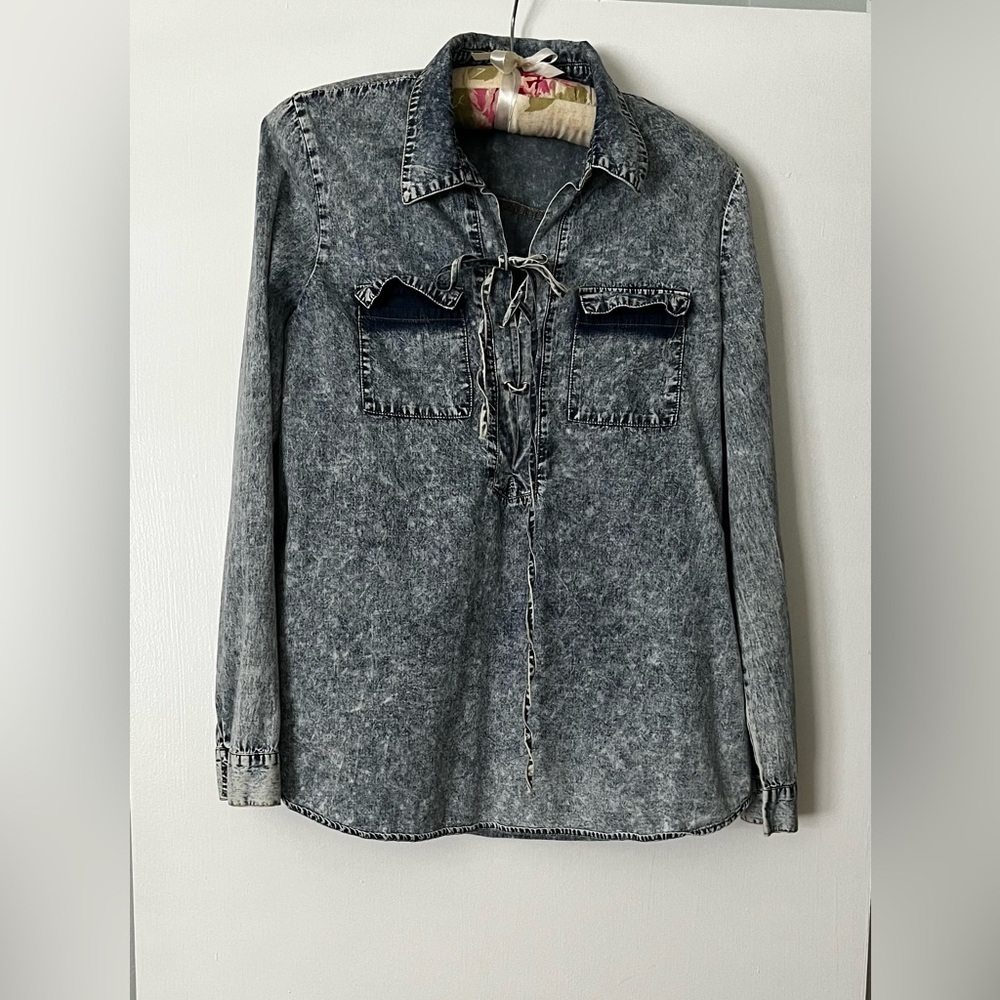 Ellie & Kate Women’s Denim Long Sleeved Pull Over Top With Laced Front Closure